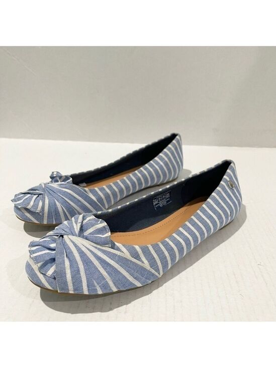 Nautica Shoes - Women’s Nautica Blue & White Stripe Lightweight Flats Size 9 US!